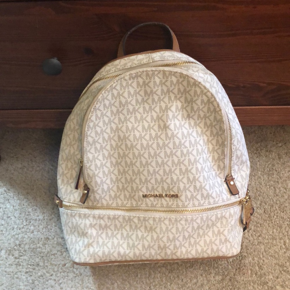 NWT medium size back pack